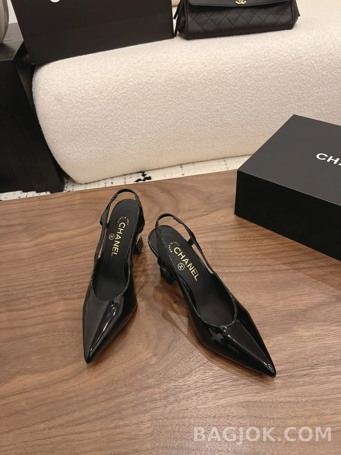 샤넬 샤넬 엠블럼 큐브힐 슬링백 상세 이미지