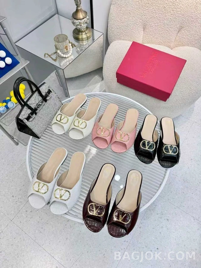 발렌티노 발렌티노 V 로고 악어 엠보싱 슬라이드 샌들 상세 이미지