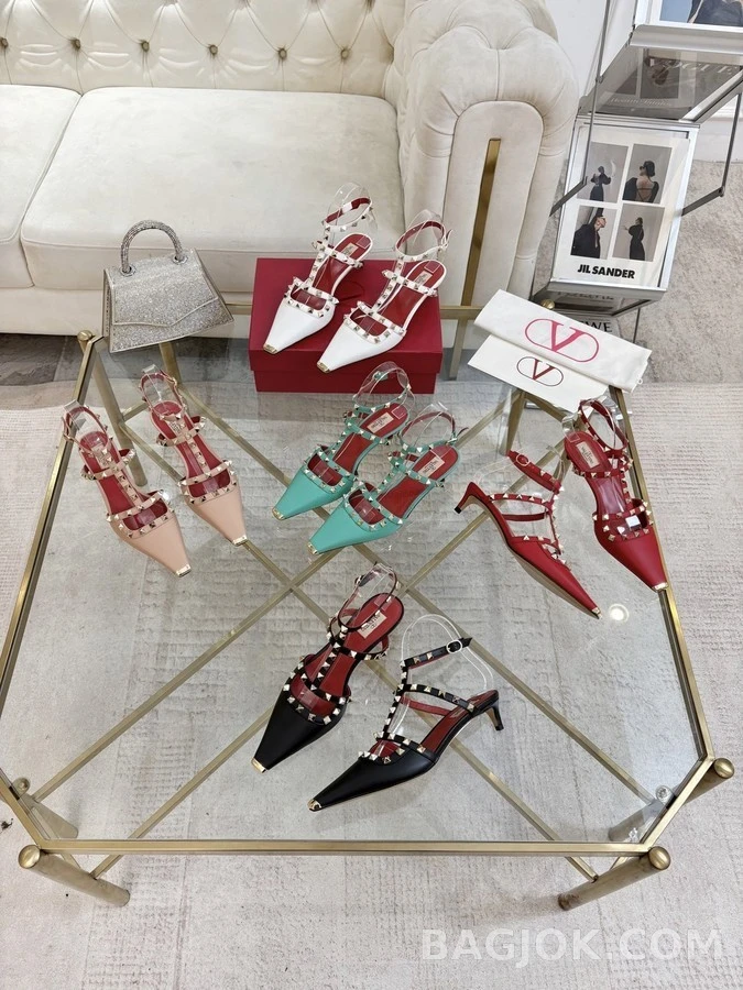 발렌티노 발렌티노 락스터드 T스트랩 펌프스 상세 이미지