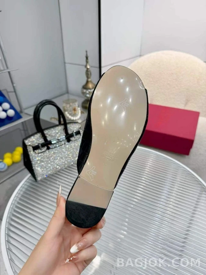 발렌티노 발렌티노 V로고 엠보싱 레더 슬라이드 상세 이미지