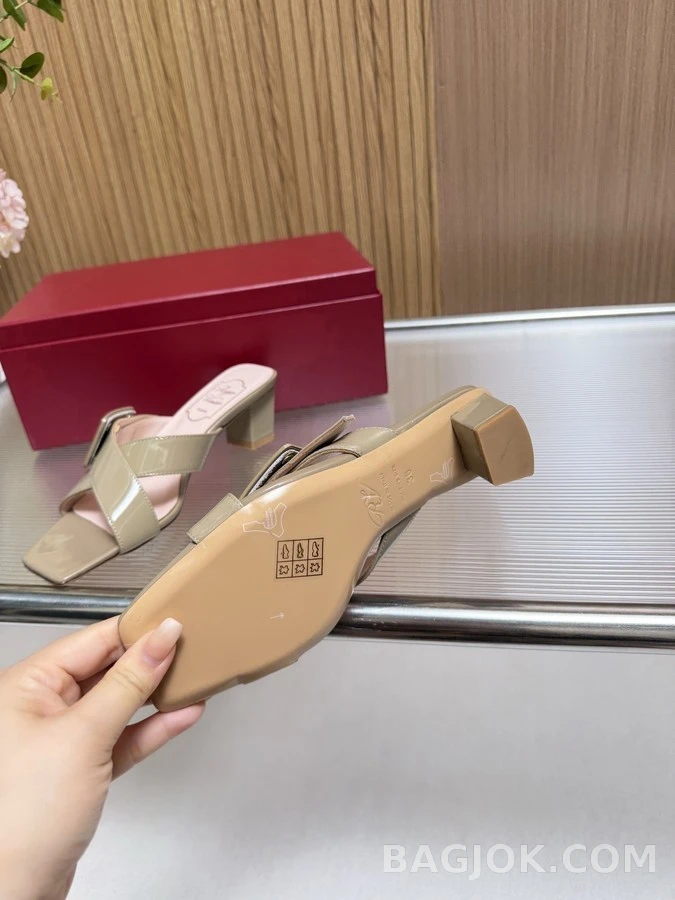 로저 비비에 로저비비에 스퀘어 버클 뮬 샌들 상세 이미지