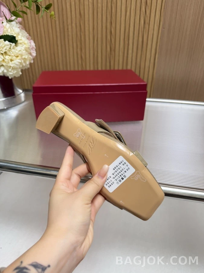 로저 비비에 로저비비에 스퀘어 버클 뮬 샌들 상세 이미지