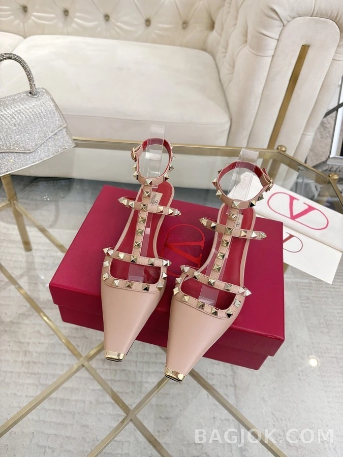 발렌티노 발렌티노 락스터드 스트랩 펌프스 상세 이미지