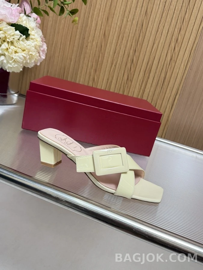 로저 비비에 로저비비에 사각 버클 교차 스트랩 뮬 샌들 상세 이미지
