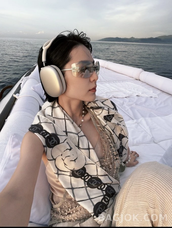 샤넬 샤넬 까멜리아 퀼팅 실크 스카프 상세 이미지