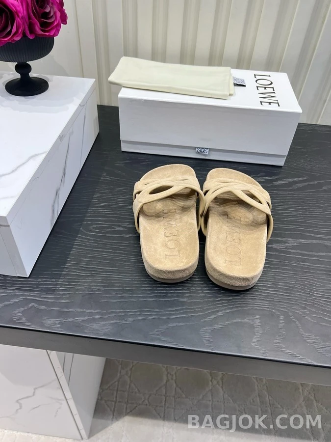 로에베 로에베 스웨이드 컷아웃 슬리퍼 상세 이미지