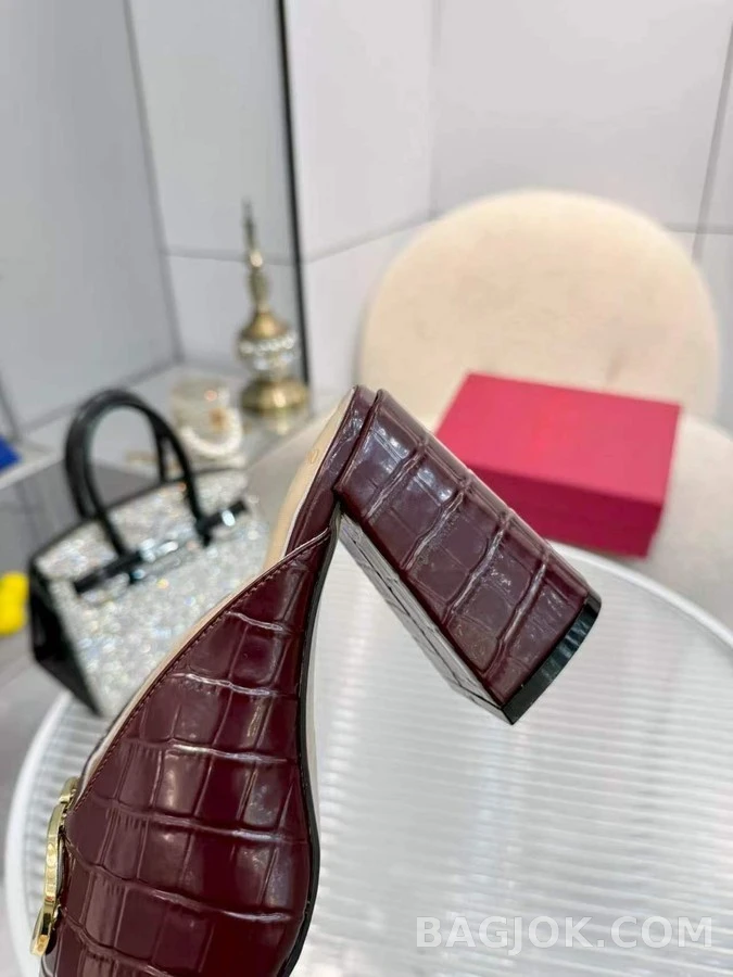발렌티노 발렌티노 V 로고 크록 엠보 뮬 상세 이미지