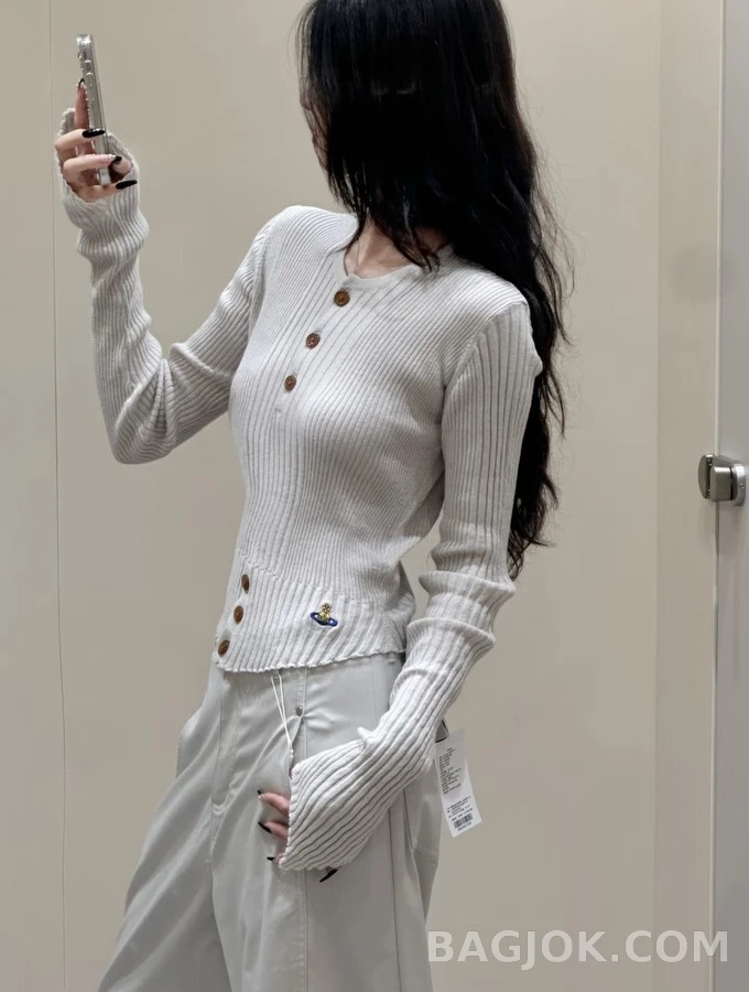비비안 웨스트우드 비비안 웨스트우드 오브 로고 헨리넥 리브드 니트 상세 이미지