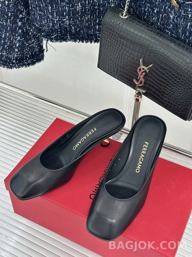 페라가모 페라가모 스퀘어토 간치니 힐 뮬 상세 이미지