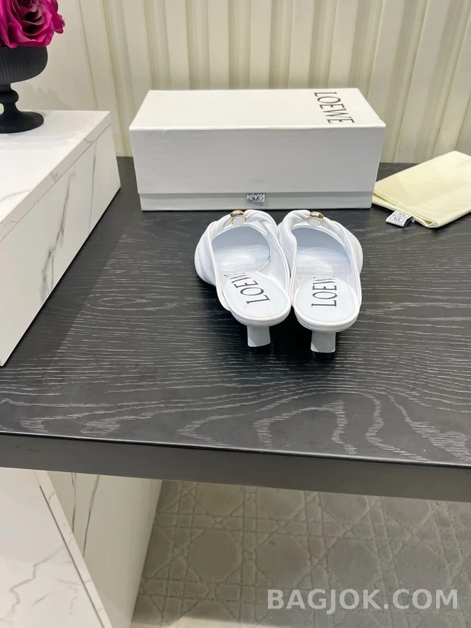 로에베 로에베 트위스트 램스킨 뮬 힐 상세 이미지