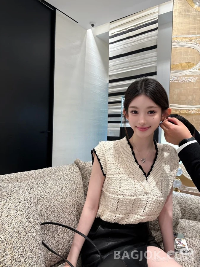 샤넬 샤넬 배색 V넥 크로셰 니트 베스트 상세 이미지