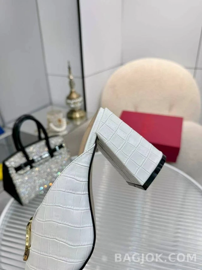 발렌티노 발렌티노 V 로고 엠보싱 샌들 상세 이미지