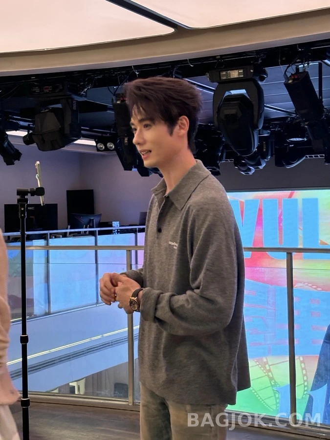 아크네 스튜디오 아크네 스튜디오 자수 로고 니트 폴로 셔츠 상세 이미지
