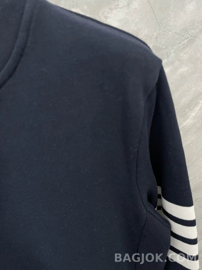 톰브라운 톰브라운 사선 완장 하트 맨투맨 상세 이미지