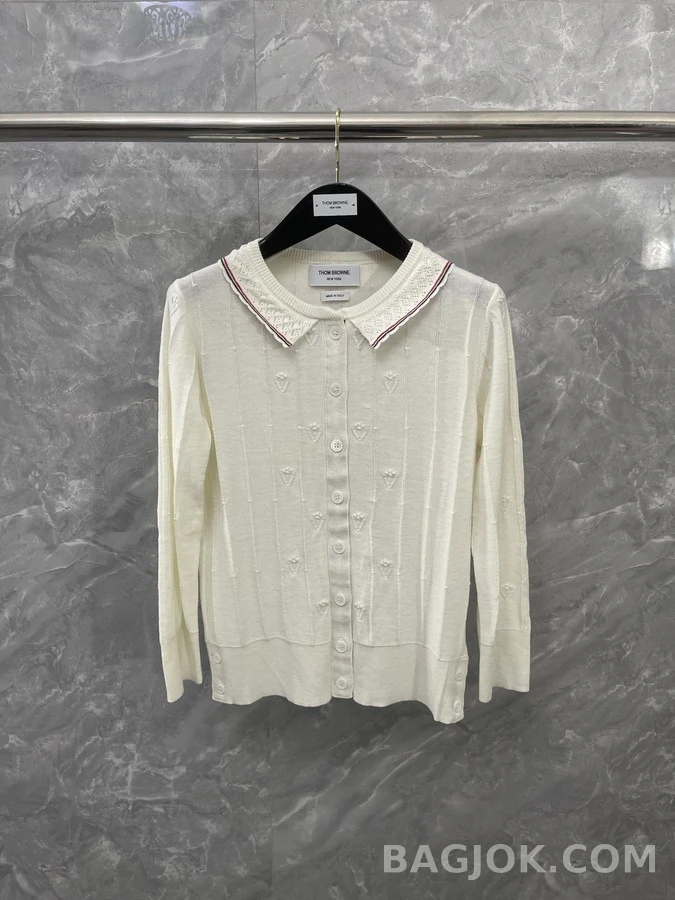 톰브라운 톰브라운 배색 칼라 플라워 자수 긴팔 티셔츠 상세 이미지