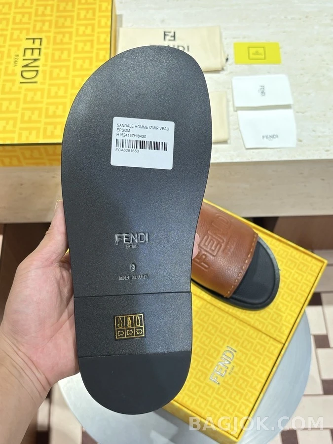 펜디 펜디 레더 엠보 로고 샌들 상세 이미지