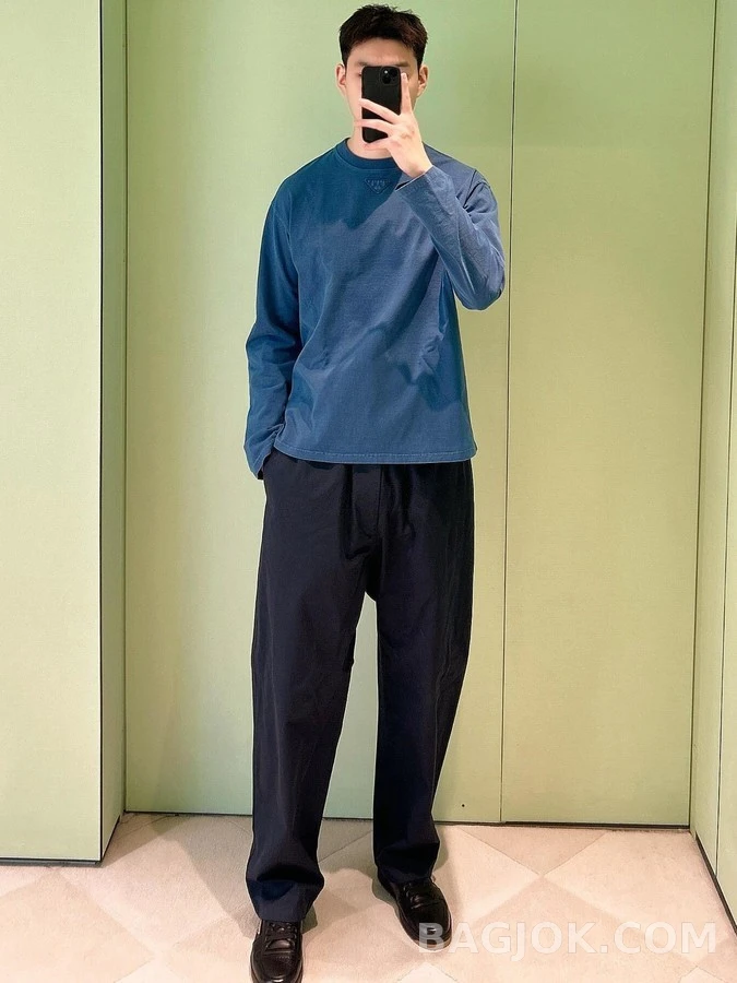 프라다 프라다 워싱 삼각 로고 긴팔 티셔츠 상세 이미지
