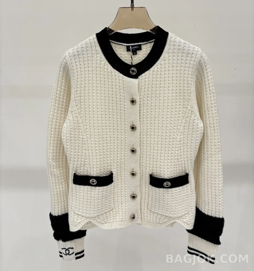 샤넬 샤넬 배색 로고 가디건 상세 이미지
