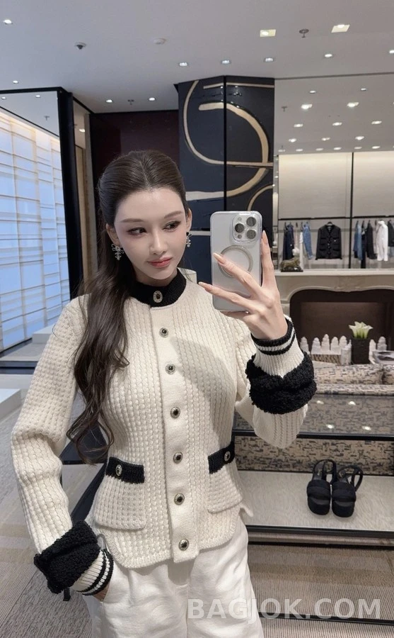 샤넬 샤넬 배색 로고 가디건 상세 이미지