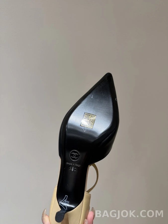 샤넬 샤넬 투톤 T 스트랩 캣힐 펌프스 상세 이미지