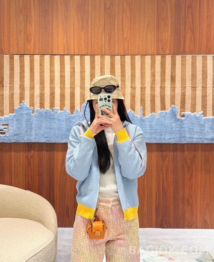 펜디 펜디 배색 니트 후드집업 상세 이미지