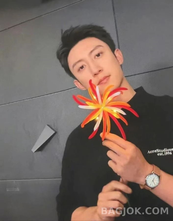 아크네 스튜디오 아크네 스튜디오 레터링 카라 니트 상세 이미지