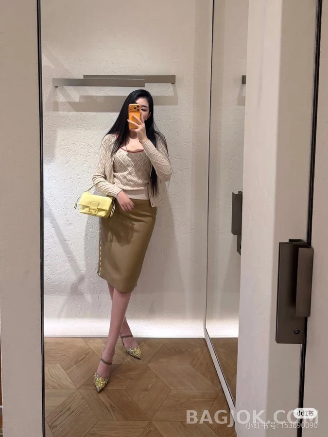 펜디 펜디 펀칭 배색 긴팔 티셔츠 상세 이미지