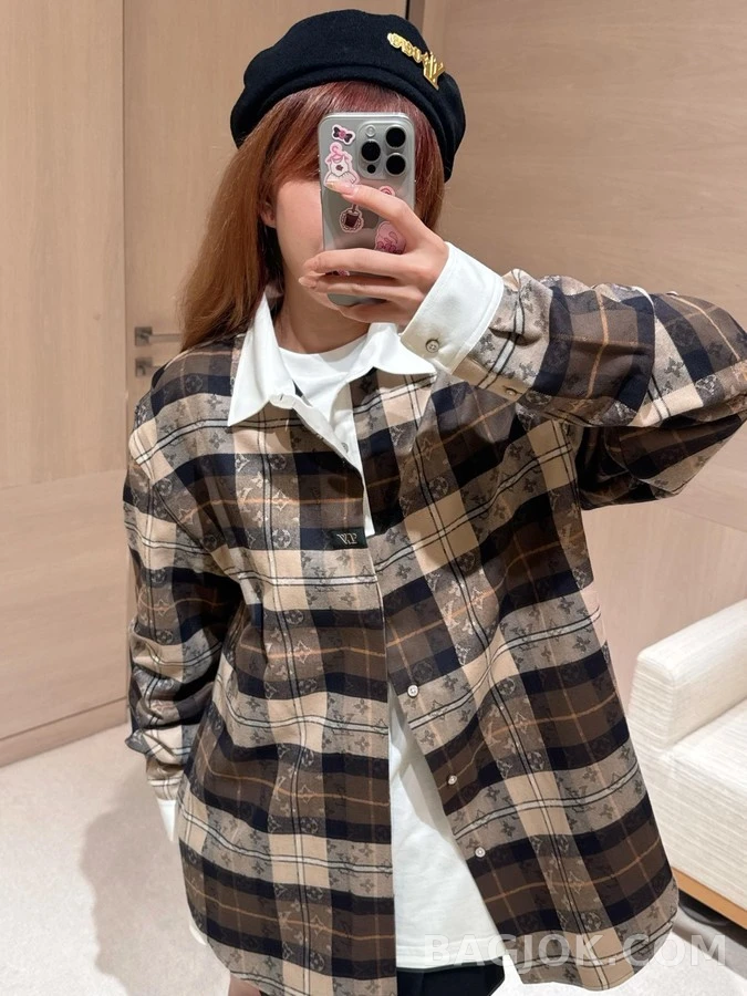 루이비통 루이비통 배색 카라 체크 긴팔 티셔츠 상세 이미지