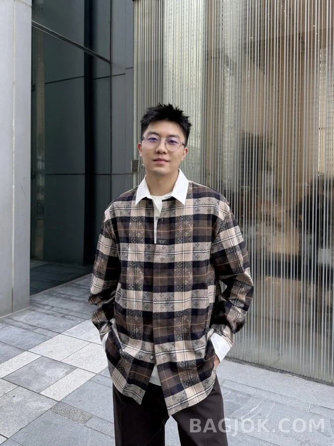 루이비통 루이비통 배색 카라 체크 긴팔 티셔츠 상세 이미지