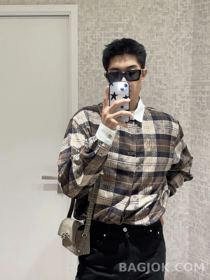 루이비통 루이비통 배색 카라 체크 긴팔 티셔츠 상세 이미지