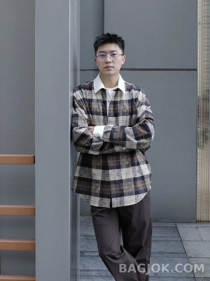 루이비통 루이비통 배색 카라 체크 긴팔 티셔츠 상세 이미지