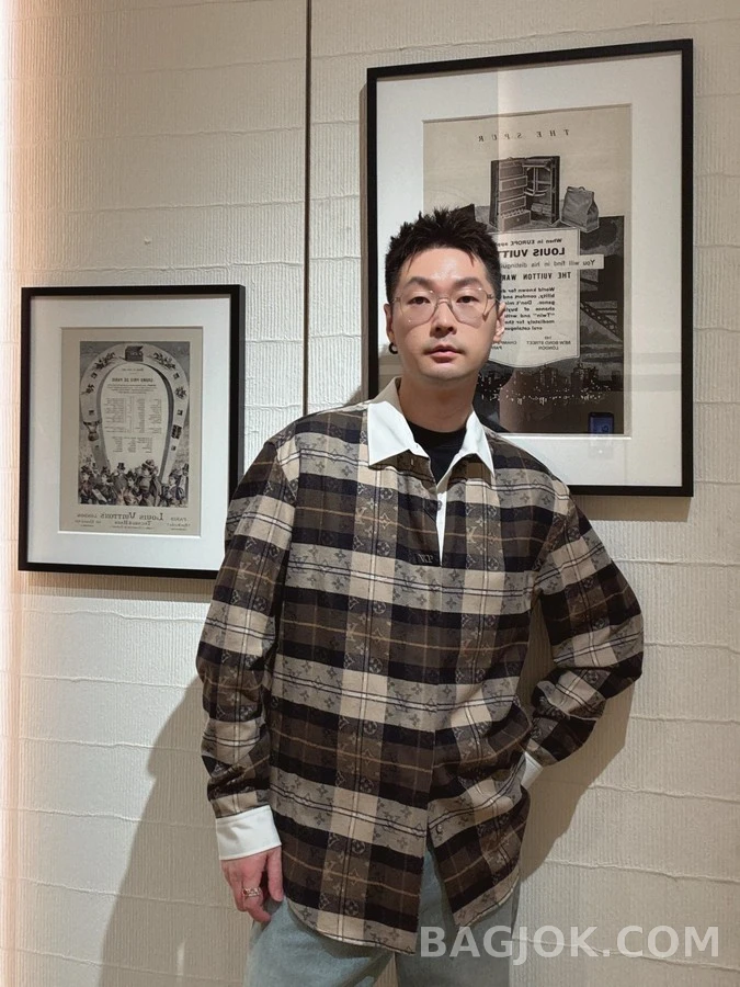 루이비통 루이비통 배색 카라 체크 긴팔 티셔츠 상세 이미지