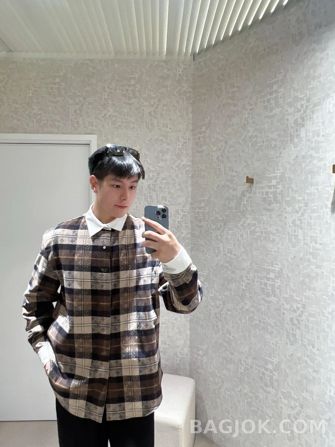 루이비통 루이비통 배색 카라 체크 긴팔 티셔츠 상세 이미지