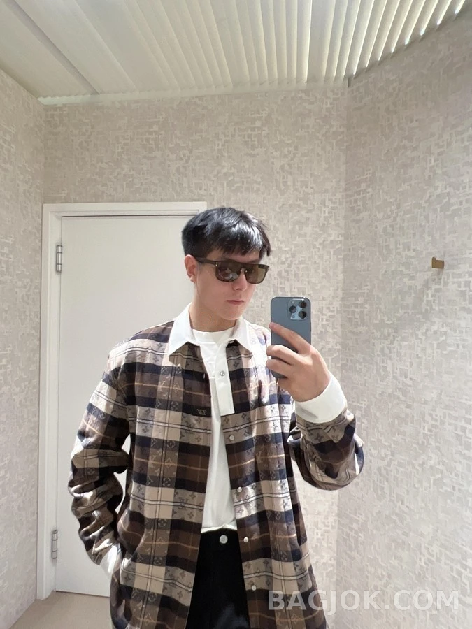 루이비통 루이비통 배색 카라 체크 긴팔 티셔츠 상세 이미지