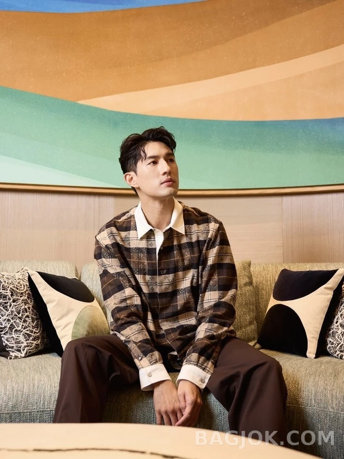 루이비통 루이비통 배색 카라 체크 긴팔 티셔츠 상세 이미지