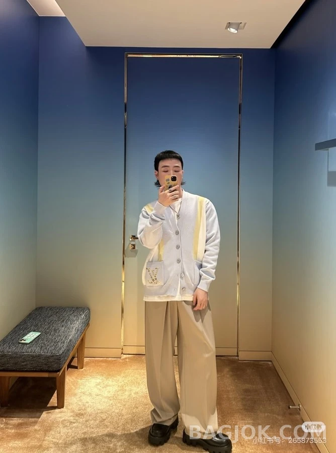 루이비통 루이비통 스트라이프 자수 로고 가디건 상세 이미지