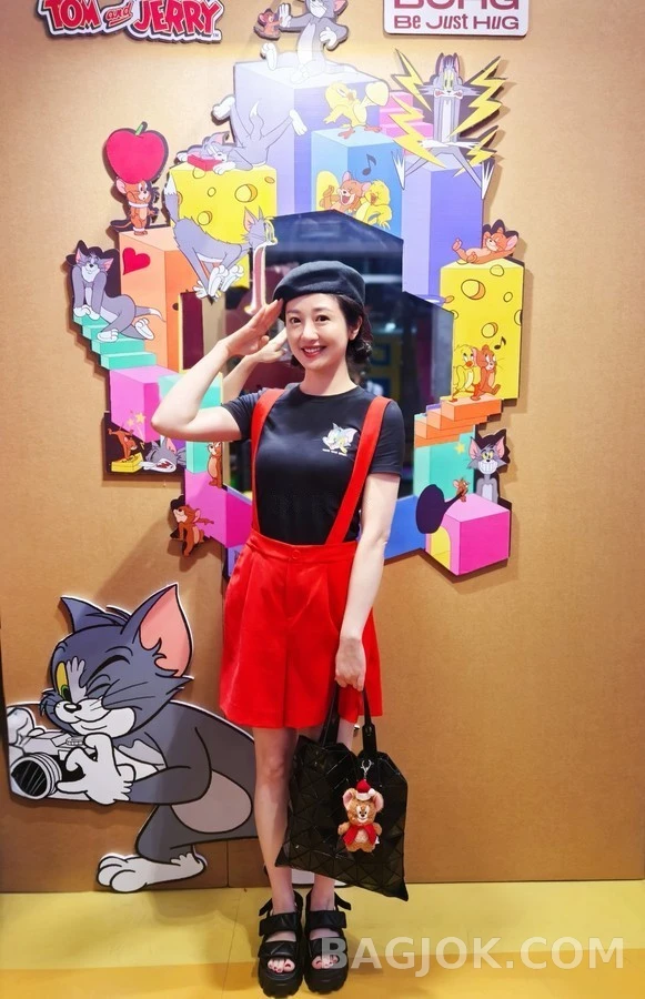프라다 프라다 모놀리스 플랫폼 벨크로 샌들 상세 이미지