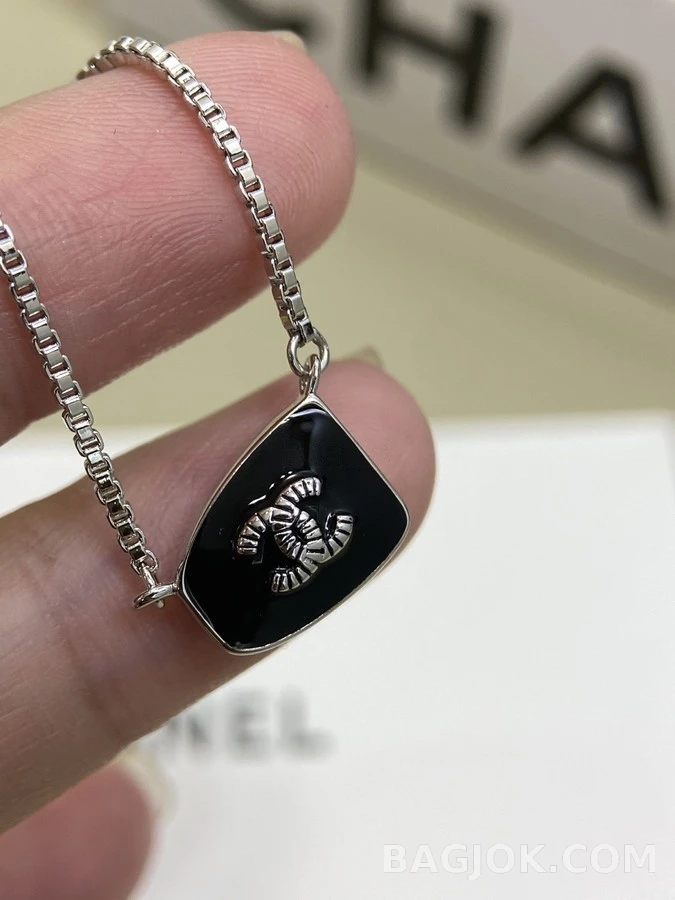 샤넬 샤넬 블랙앤화이트 비즈 3단 목걸이 상세 이미지