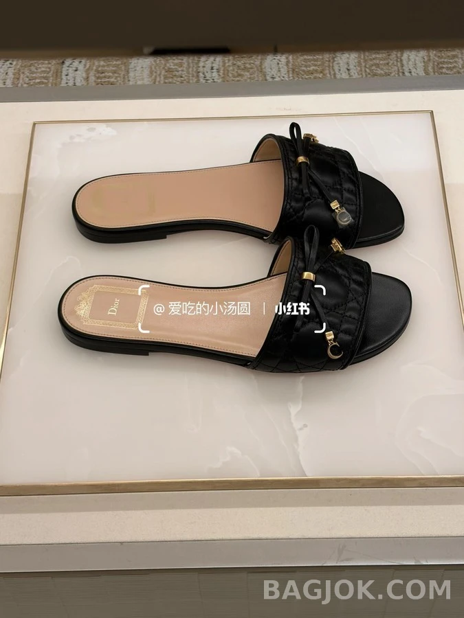 디올 디올 퀼팅 D 로고 슬라이드 상세 이미지
