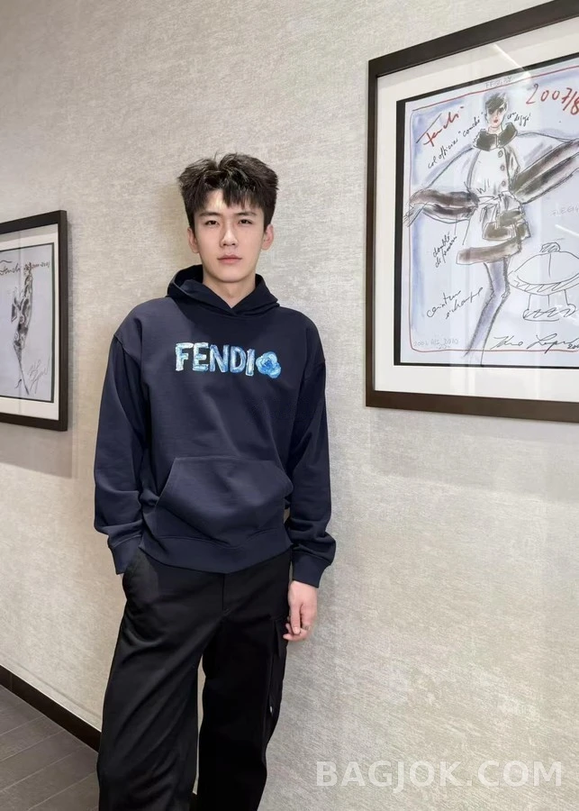 펜디 펜디 자수 핸드페인팅 로고 후드티 상세 이미지