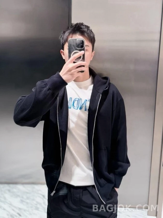 펜디 펜디 자수 핸드페인팅 로고 후드티 상세 이미지