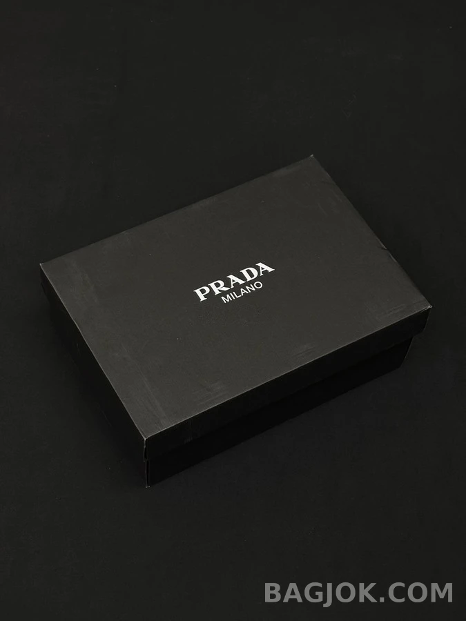프라다 프라다 블랙앤화이트 로고 스니커즈 상세 이미지