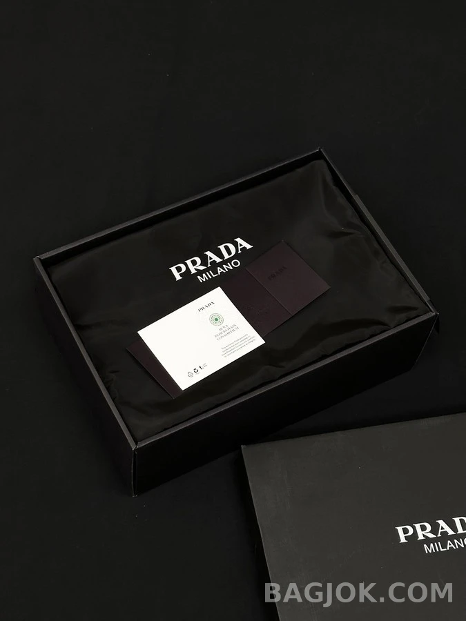 프라다 프라다 블랙앤화이트 로고 스니커즈 상세 이미지