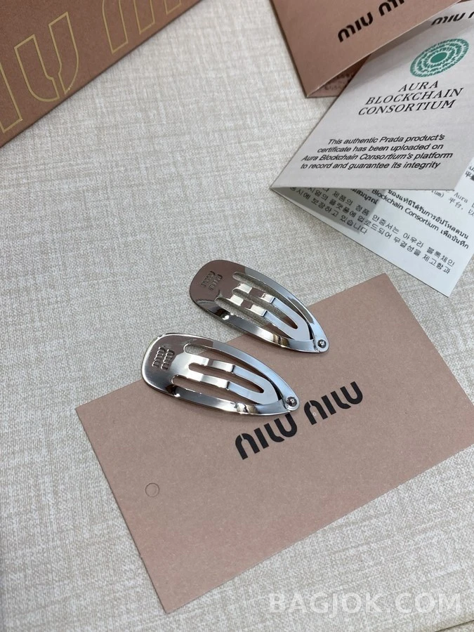 미우미우 미우미우 로고 메탈 똑딱핀 상세 이미지