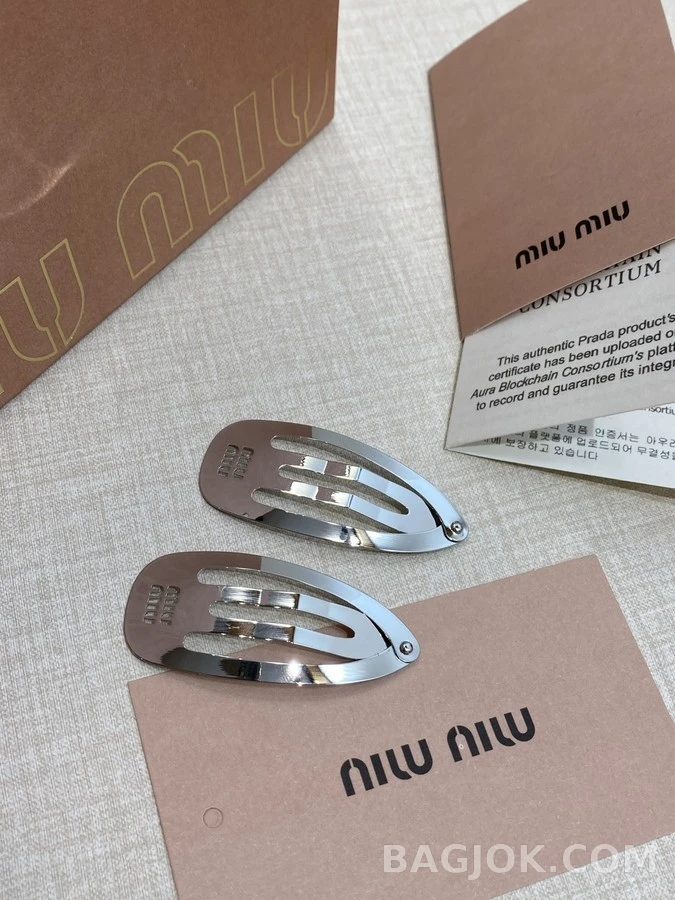 미우미우 미우미우 로고 메탈 똑딱핀 상세 이미지