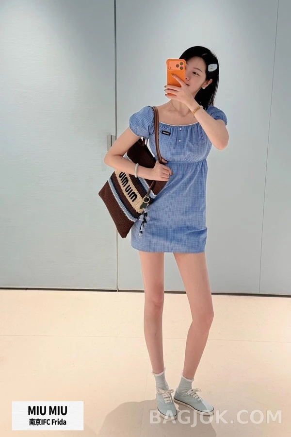 미우미우 미우미우 라이트블루 캔버스 스니커즈 상세 이미지