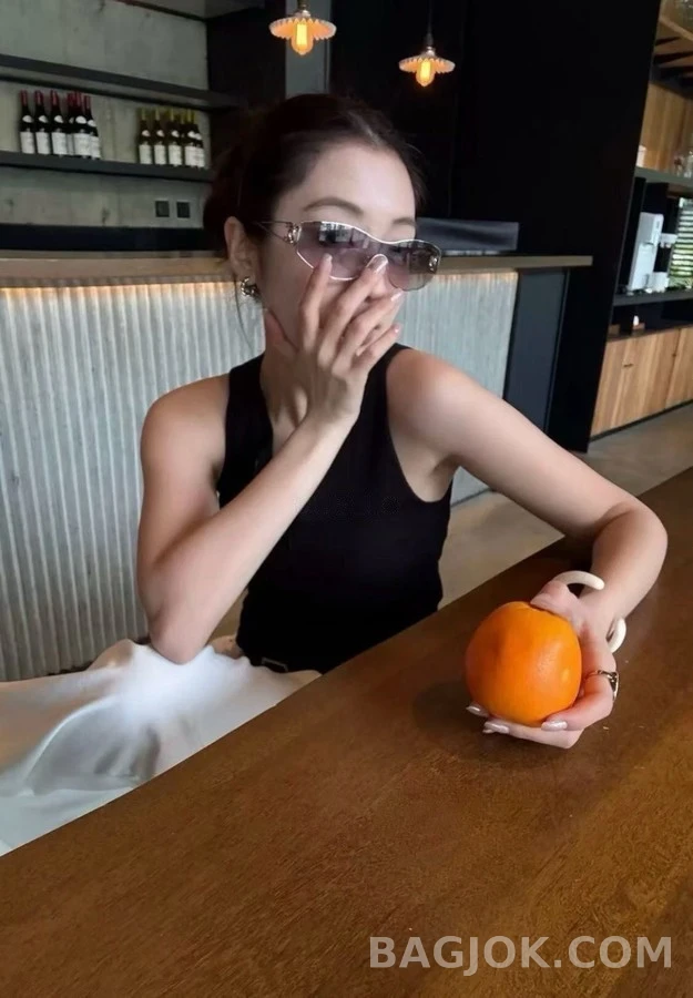 샤넬 샤넬 라인스톤 로고 선글라스 상세 이미지
