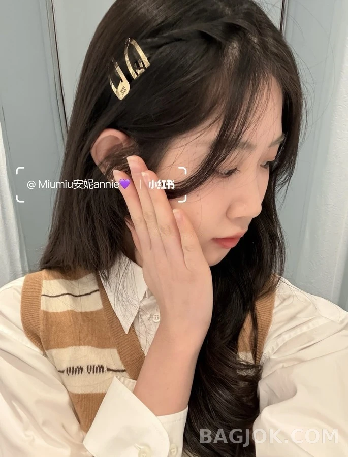 미우미우 미우미우 로고 메탈 헤어클립 상세 이미지