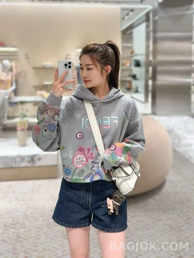 펜디 펜디 플라워 레터링 크롭 후드 상세 이미지