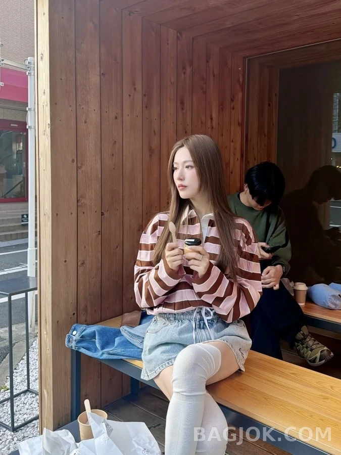 프라다 프라다 스트라이프 폴로 드로스트링 긴팔 티셔츠 상세 이미지